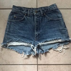 ✨2 for 14✨Levi’s Distressed High Waisted Shorts